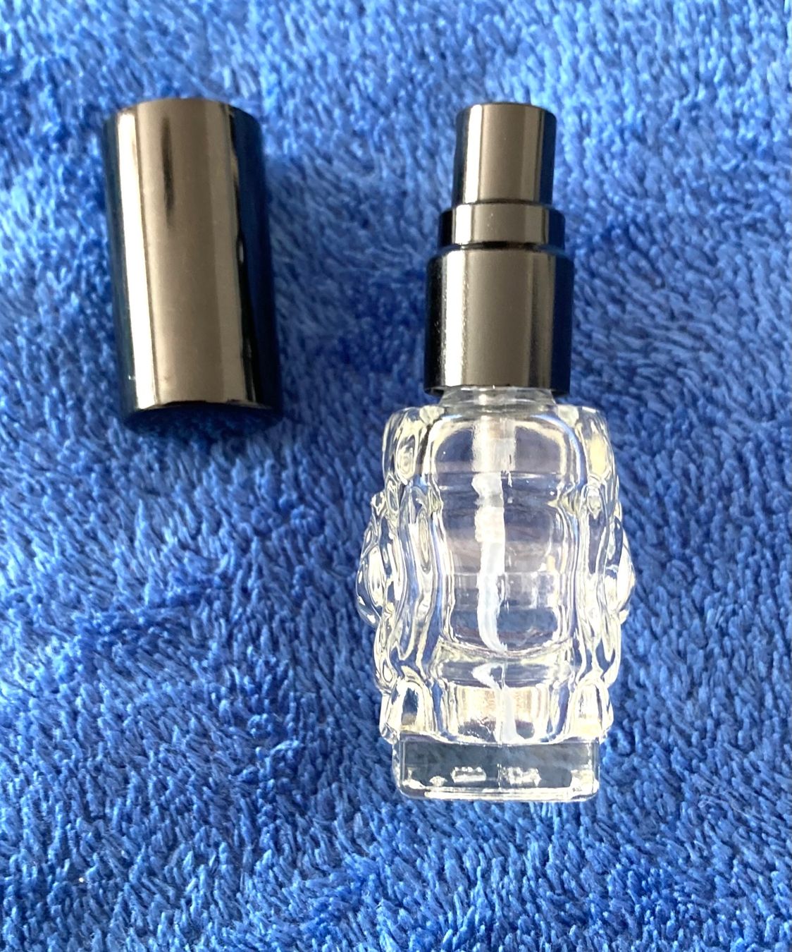 Altro per la casa: Parfumfläschchen in Rosendesign, leer, neu, 15ml – Nuovo e nell'imballaggio originale da uster venduto da ctumbi 1