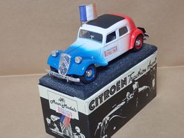 Citroen Traction Avant Revolution - Azur Burago 1/24