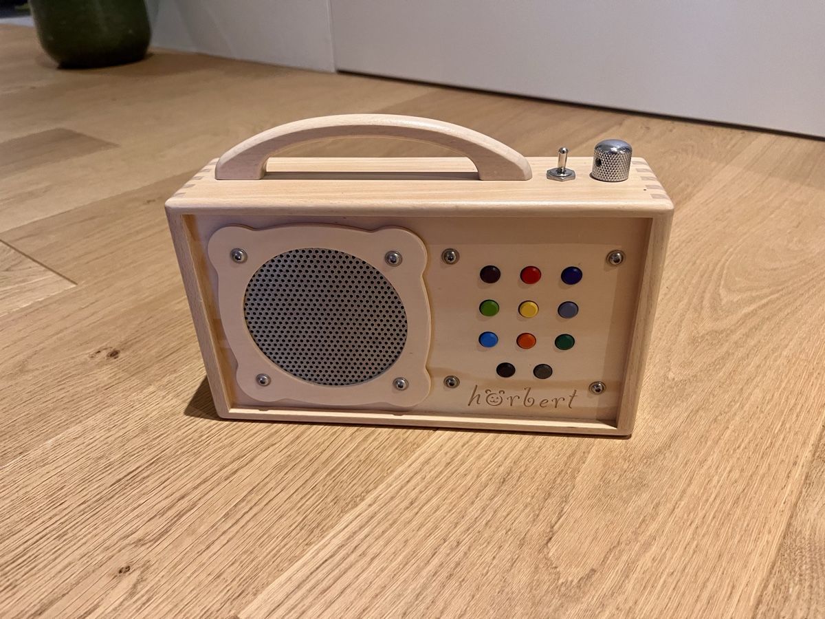 Hörbert Lecteur media portable: Holz Radio HÖRBERT  – D'occasion à Lampenberg par SuisseStore