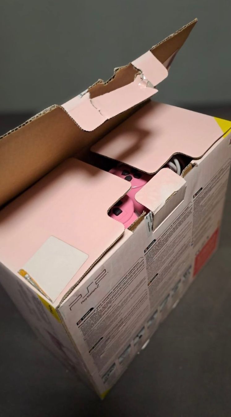 Sony Console: PS2 Slim Pink mit Karton – Usato da Neuhausen venduto da sou_t9p8 7