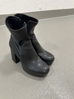 Schwarze Stiefeletten mit Absatz, Grösse 38