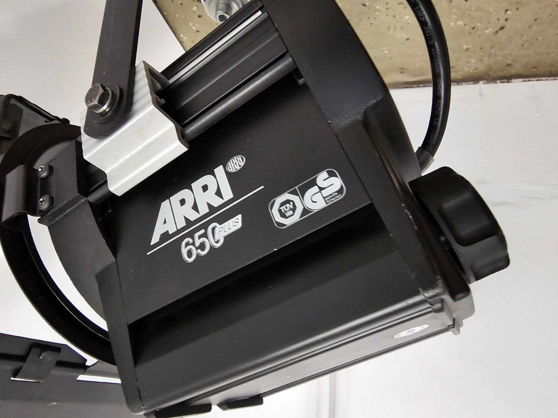 Arri Fari: Arri 650 Plus Theater-Scheinwerfer – Usato da Neuhausen venduto da PBMG 2