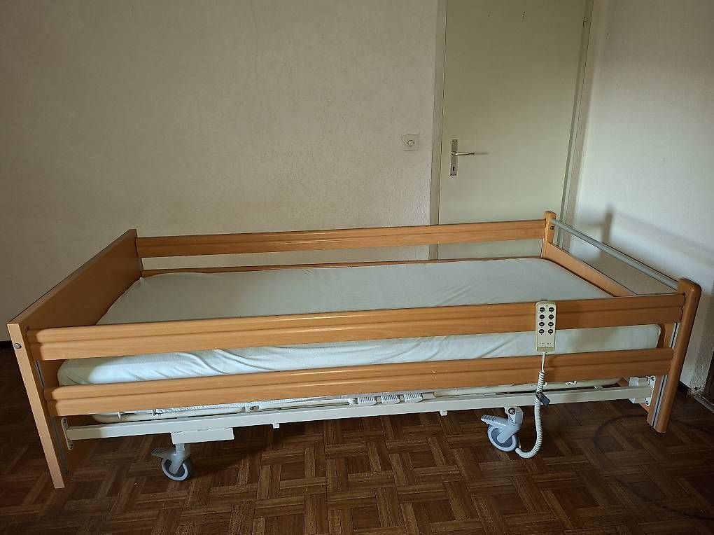 Betten: LETTO ARTICOLATO – Gebraucht aus Poschiavo von incontro