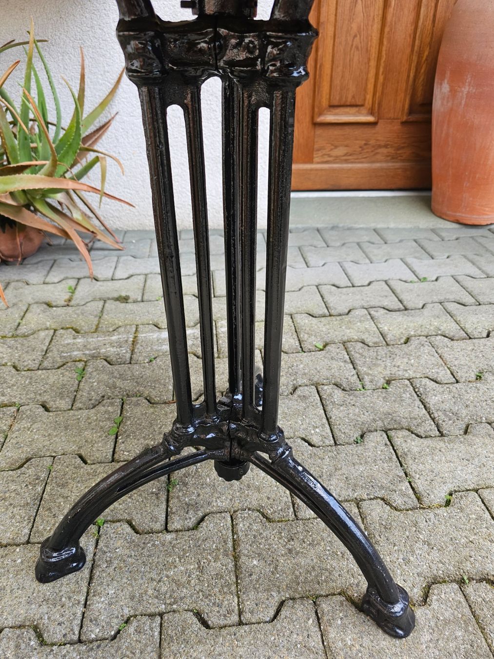 Set di tavolo e panche: Bistrotisch Granittisch 2 Stühle – Usato da Villnachern venduto da hasta08 7