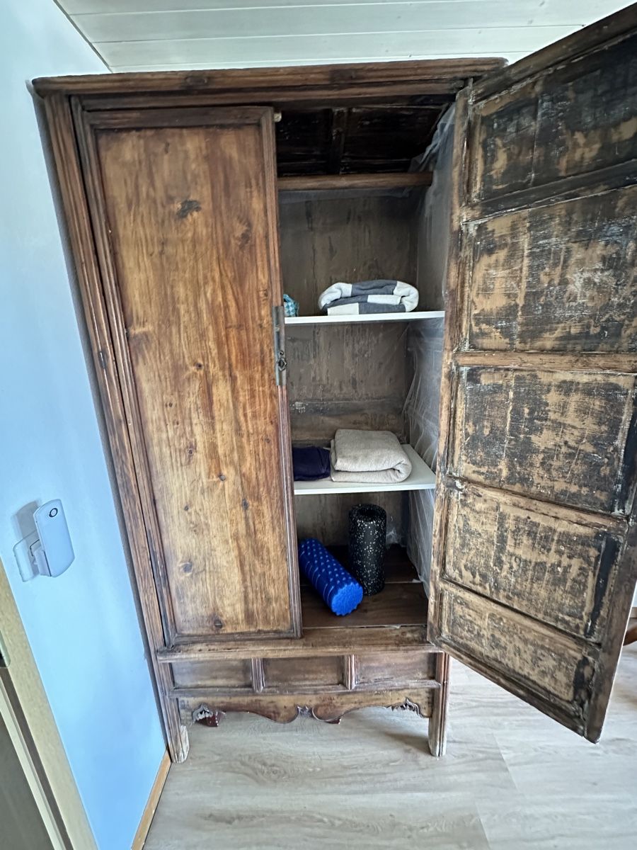Armadi: Antiker Kleiderschrank, Holz, – Usato da Aarburg venduto da Yula24 7