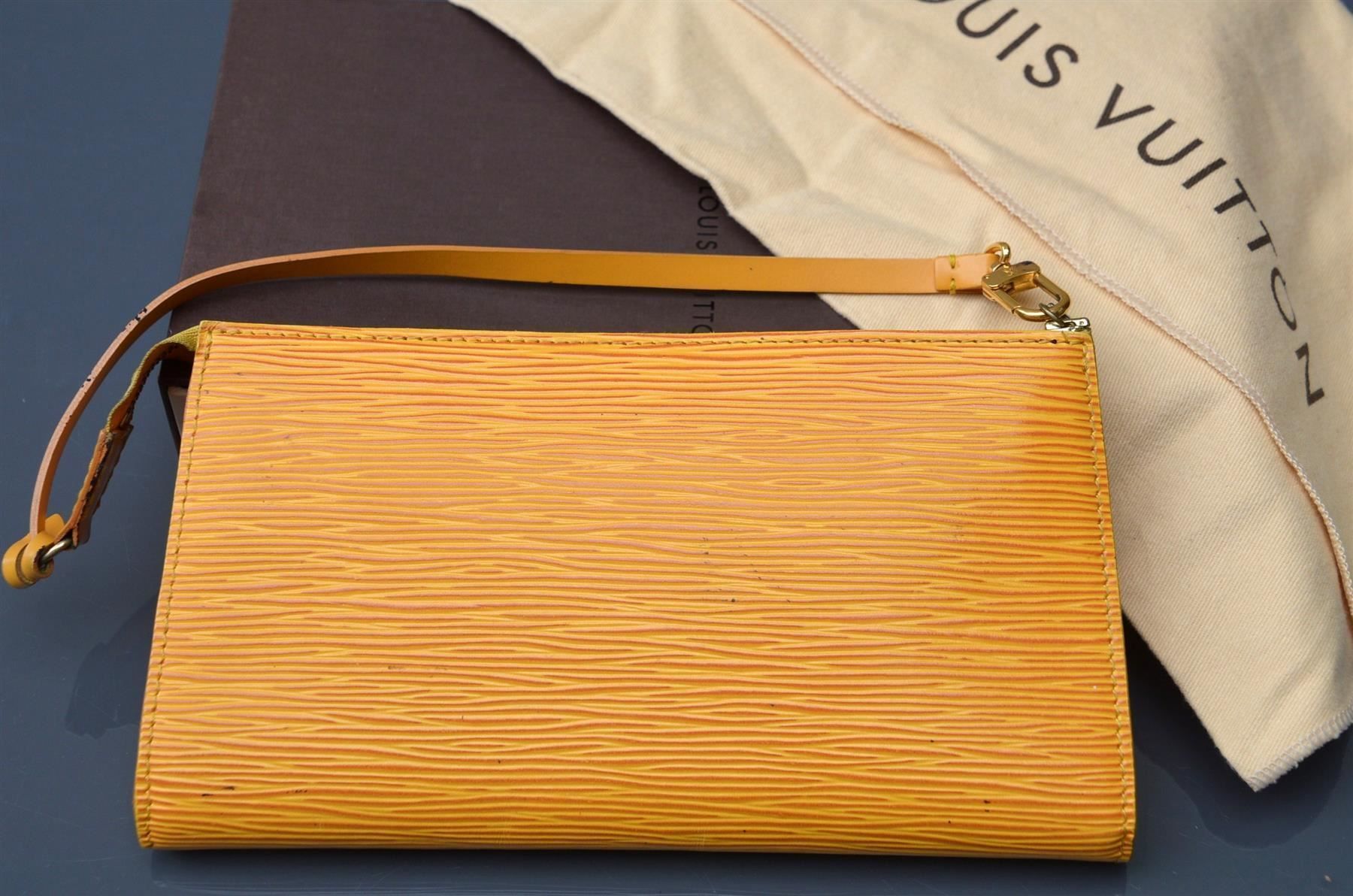 Louis Vuitton Borse da donna: Pochette Louis Vuitton Epi – Usato da Collonges venduto da Auganien 3