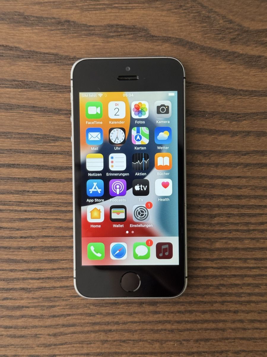 Apple Telefoni cellulari / Smartphones: iPhone SE, 100% Batterie, top Zustand – Usato da Emmenbrücke venduto da WorldofTech