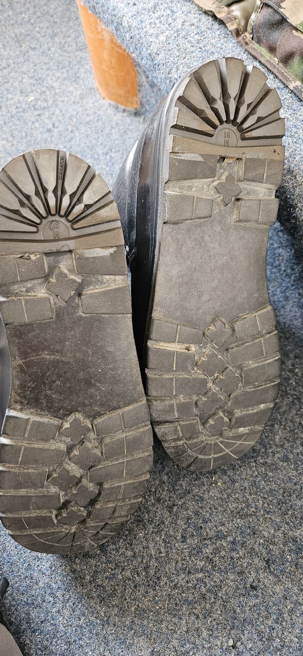 Schweizer Armee Scarpe da uomo: Militärstiefel, Schwarz,, Grösse 44-45 – Usato da Seengen venduto da storm24 2