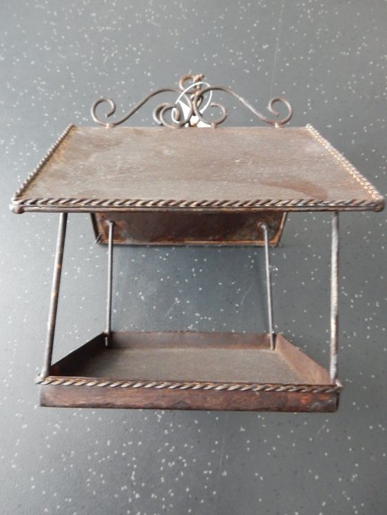 CVHOMEDECO Rustikales Metall-Vogelhaus | Briefkasten-Design Mit Einzeldach | Garten-Deko Für Außen (ca. 14x27cm)
