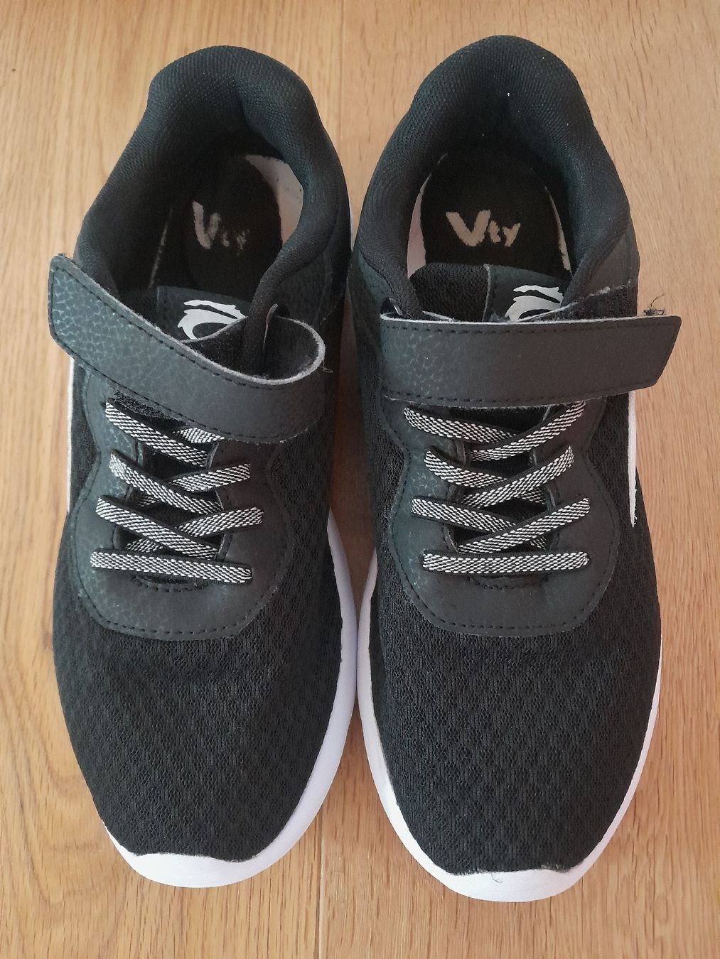 Scarpe per ragazzi: Hallenturnschuhe Gr 38 – Usato da Utzenstorf venduto da Schleimi007