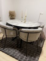 Esstisch mit 4 Stühlen 