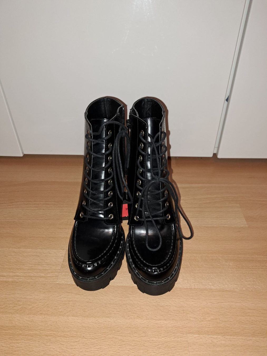Scarpe da donna: Neue Stiefeletten Gr 39 von Zara – Nuovo (secondo la descrizione) da Gommiswald venduto da Cyndi5