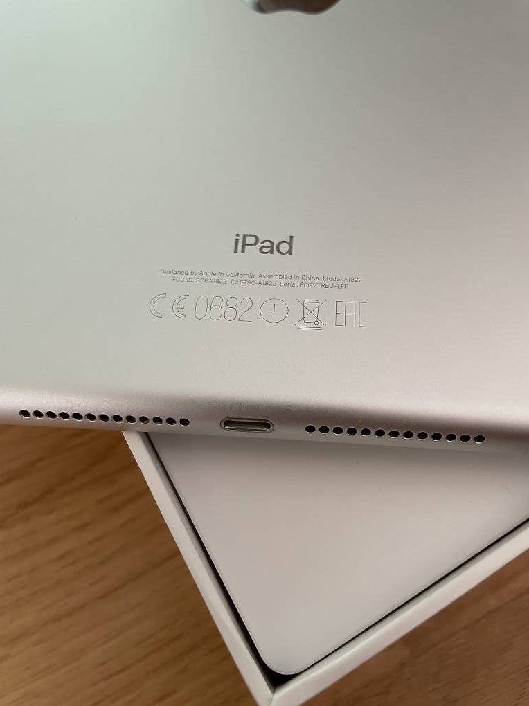 Apple Tablettes PC: iPad 5th Generation 128Gb – D'occasion à Liestal par Seven92 2