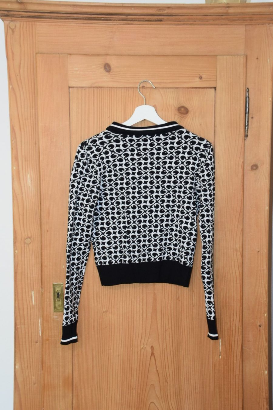 Guess Pullover & Sweatshirts: Damen Pullover Guess mit Reissverschluss Grösse S – Gebraucht aus St. Gallen von Lena_T 4