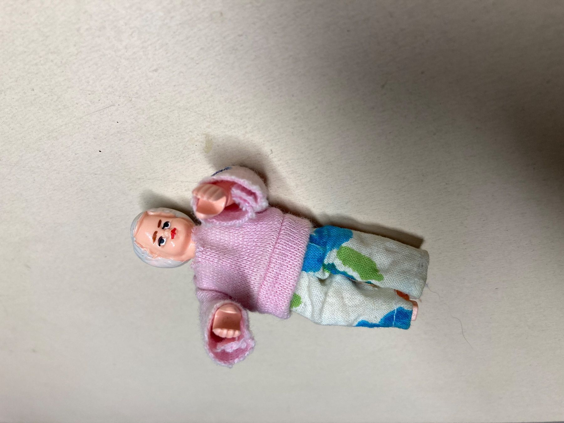 Bambole: Süsse Mini-Vintage Puppe, bewegliche Glieder, rosa Pulli – Usato da Schenkon venduto da Angelikahu 2