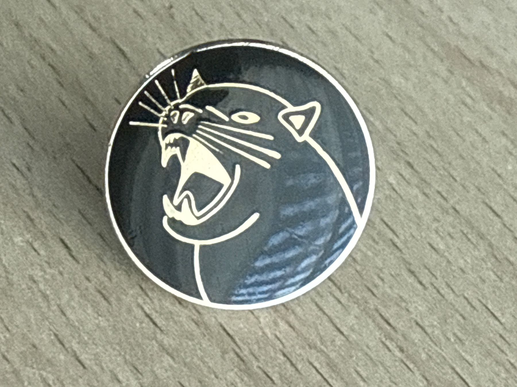 Plaketten & Abzeichen: Pin Schwarzer Panther – Gebraucht aus Glattbrugg von Schweigmatt