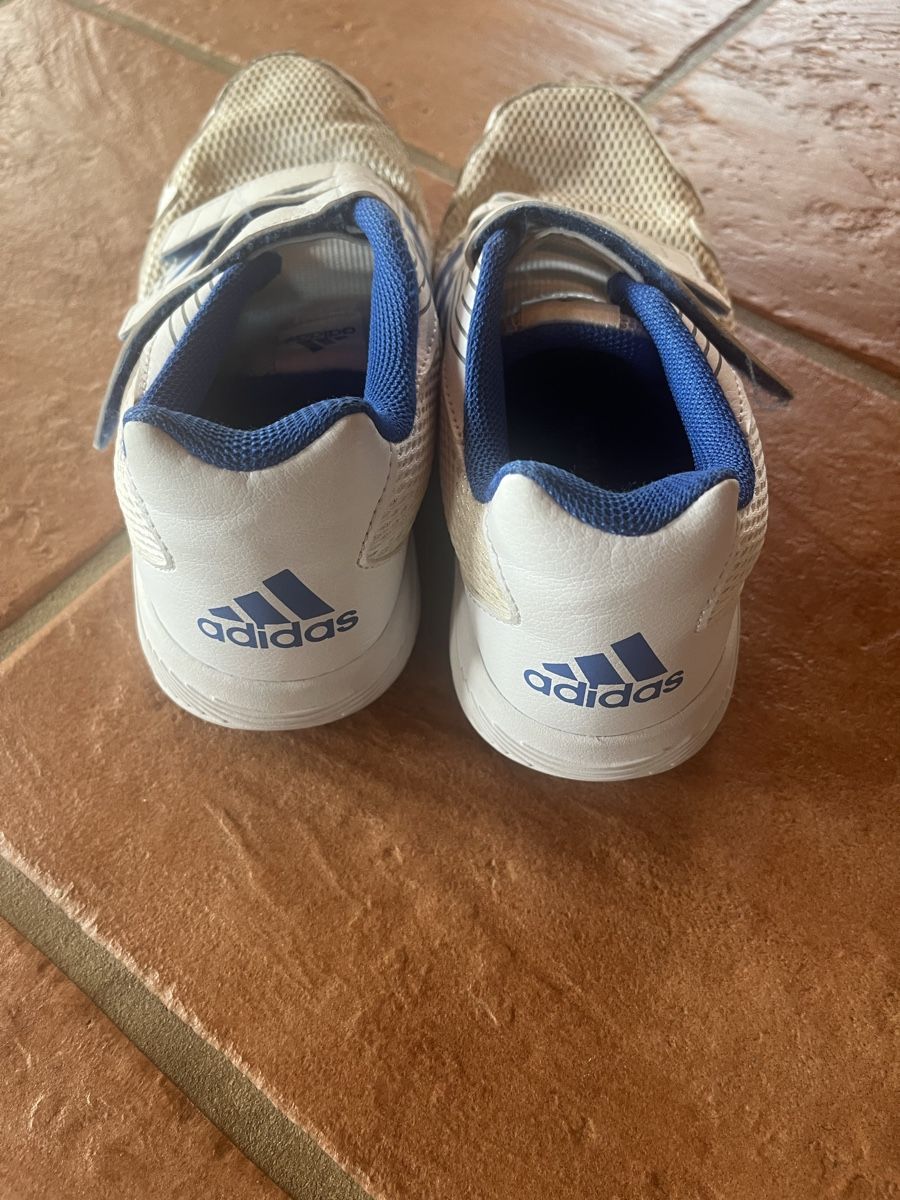 Adidas Scarpe per ragazzi: Adidas Hallenturnschuhe Grösse 38.5 – Usato da Dittingen venduto da Reh77 4