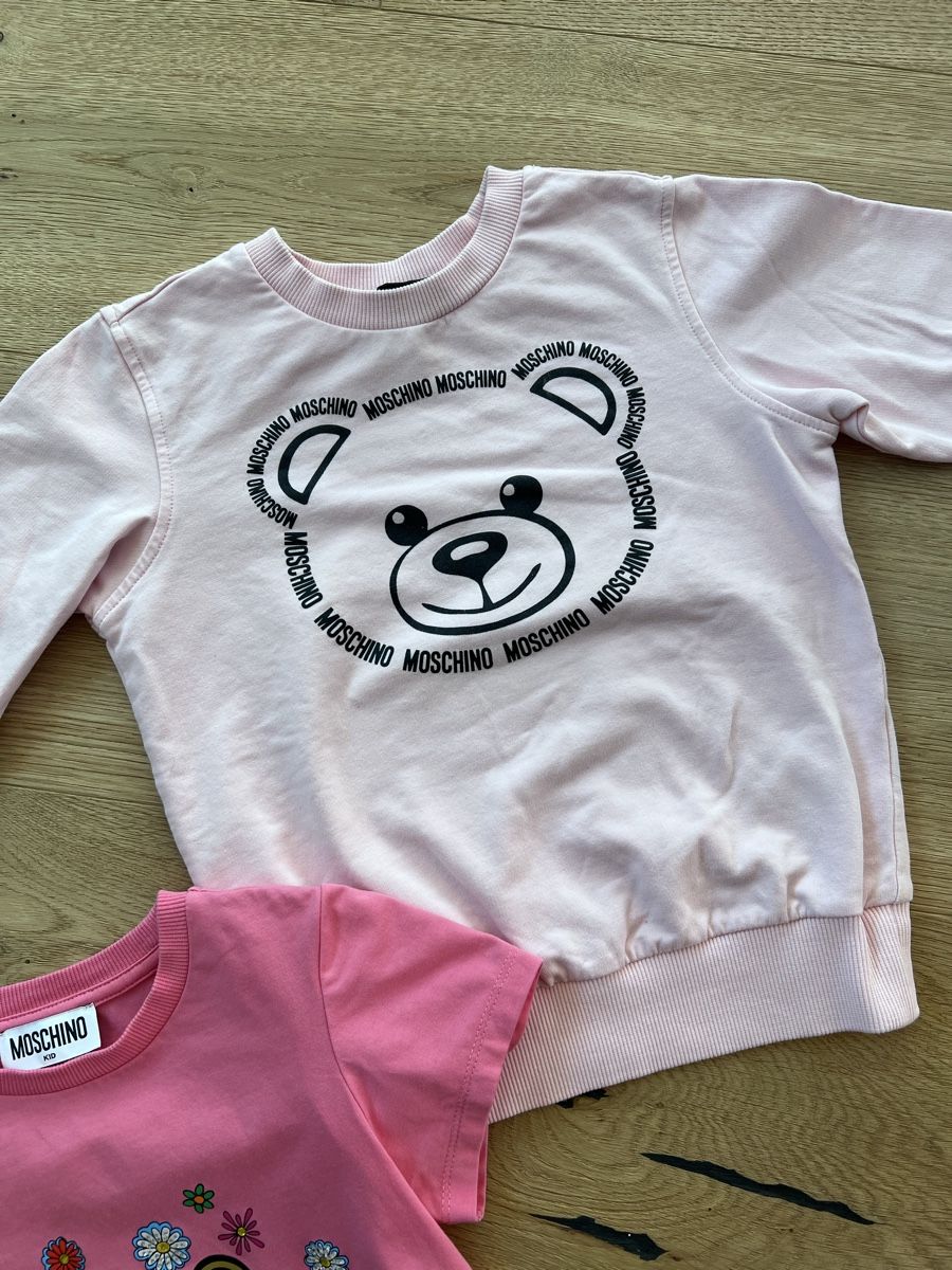 Moschino Lotti & Set di vestiti: Moschino Sweater & Kleines Mädchenkleid – Usato da Herbligen venduto da nic_q8yn 3