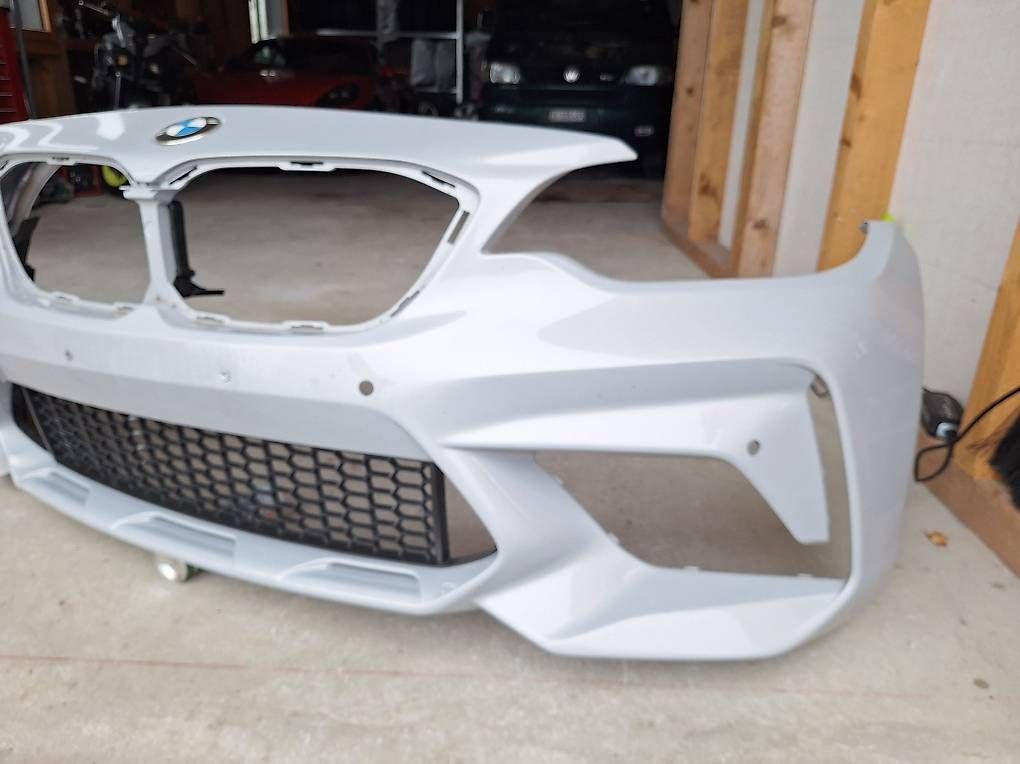 BMW Tutti pezzi di ricambio auto: BMW M2 Front Bumper Stossstange Damaged - Hockenheim Silver – Usato da Baar venduto da ric_6qlz 1