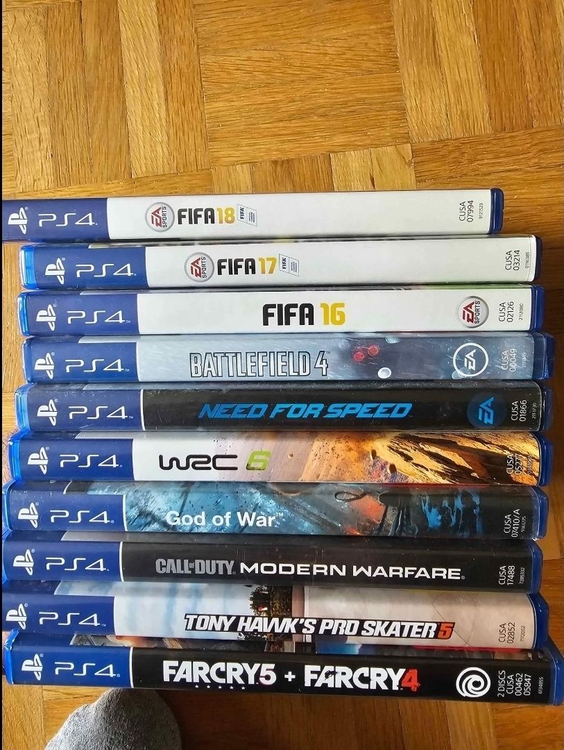 Sony Consoles: PS4 inkl. 2 Controller, Ladestation, 10 Games – D'occasion à Schaffhausen par FCS1896 2