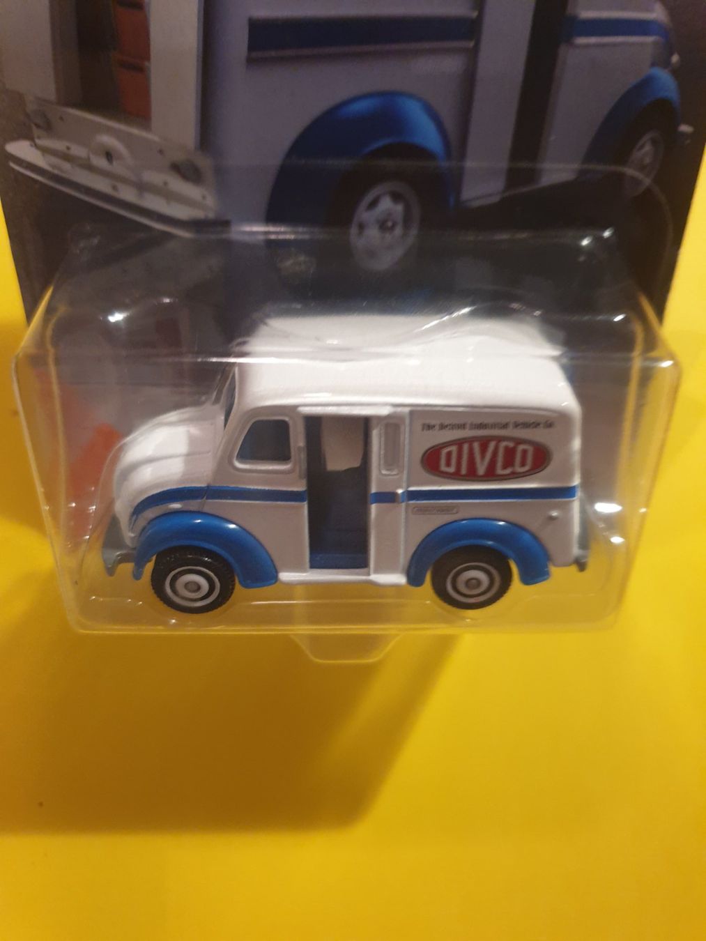 Matchbox Modellini d'auto: Matchbox DIVCO MILK TRUCK – Nuovo e nell'imballaggio originale da Oftringen venduto da Rotor 3