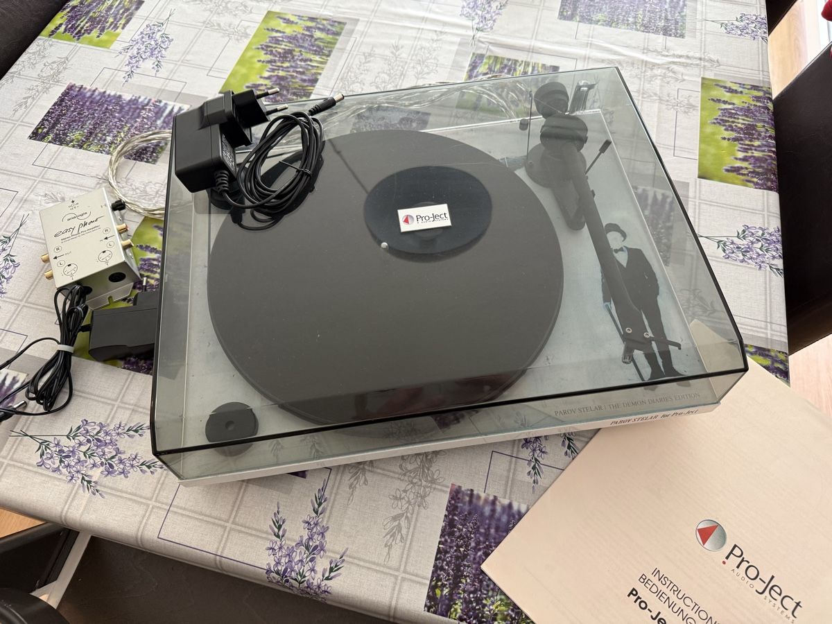 Pro-ject Giradischi: Pro-Ject Essential 2, Parov Stelar edition inkl. Amplifer – Usato da Obernau venduto da 3541roland 1