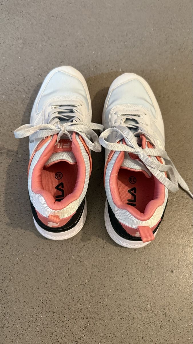 Fila Scarpe da donna: Fila Sneakers Damen 38 – Usato da Luzern venduto da mar_x96f 1