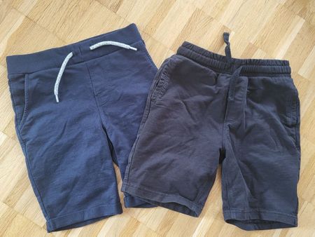 Kurze Hosen / Trainerhosen, Gr. 128