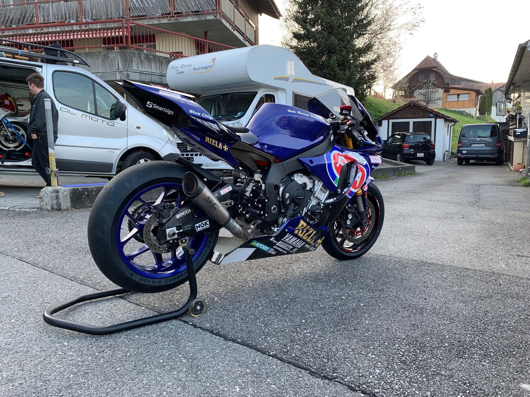 Yamaha Strada: Rennmotorrad R1 – Usato da Interlaken venduto da Audi.RS3 2