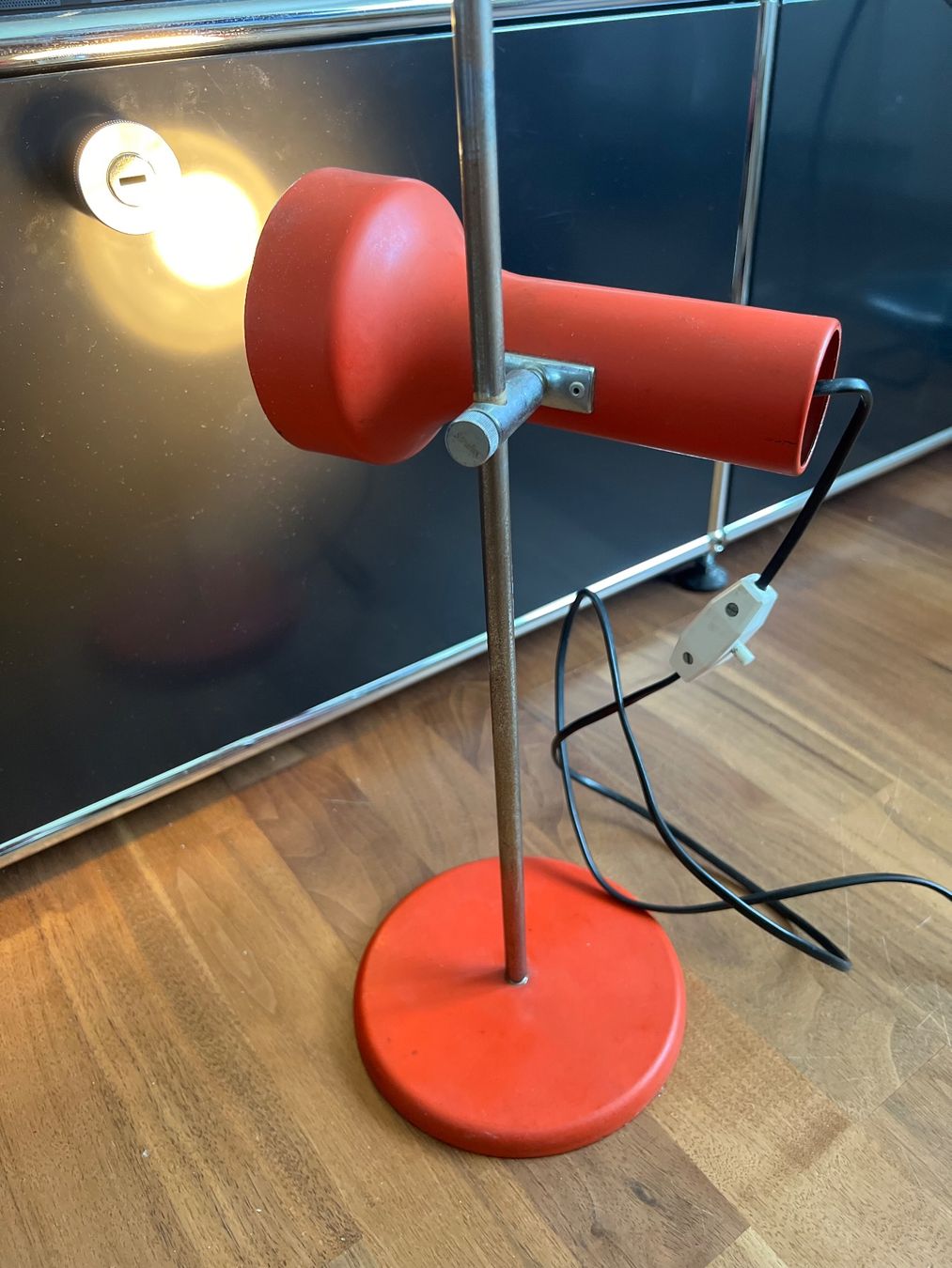 Lampade: Stralux Tischlampe Spot Rot Orange – Usato da Jona venduto da Sariksa