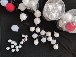 Ca. 60 Weisse Christbaumkugeln in diversen Grössen