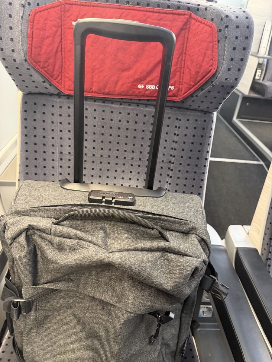 Eastpak Sacs: Sac Eastpak gris bon état – D'occasion à Arvillard (Salins) par Taniguchi 2