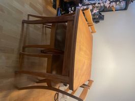 Table en bois + 4 chaises en bois