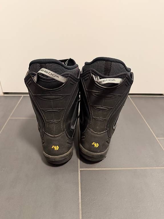 Herrenschuhe: Snowboardschuhe Gr. 43 – Gebraucht aus Davos Platz von rne2 2