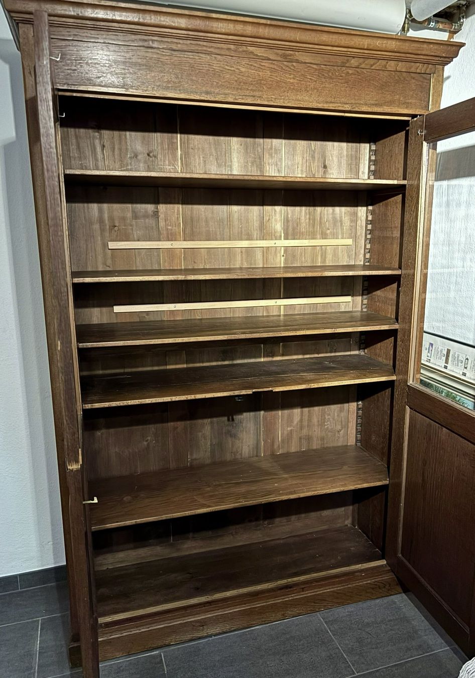 Schränke: Antiker Schrank – Gebraucht aus Basel von Arfa3 2