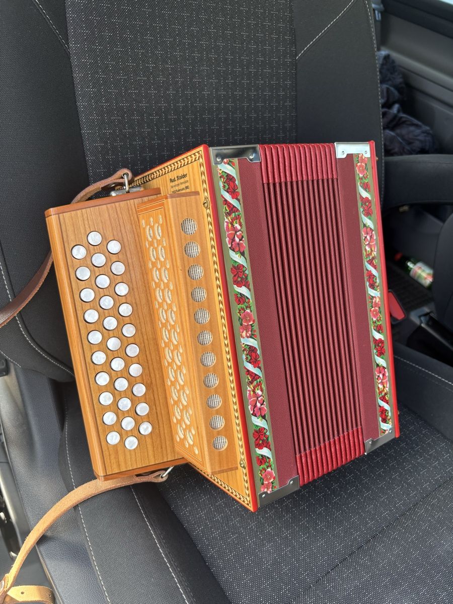 Strumenti musicali: Stalder Schwyzerörgeli Ton B – Usato da Horw venduto da Oergeli0074
