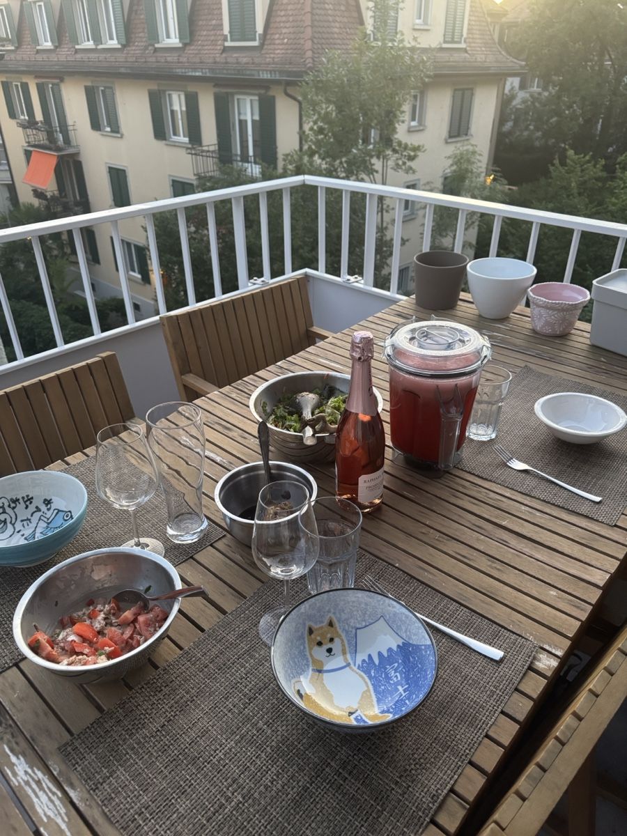 Set di tavolo e panche: Wooden Balcony Dining Table Set – Usato da Zürich venduto da flo_8yph 1