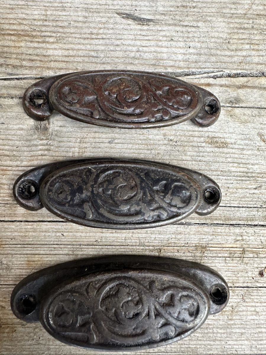 Quincaillerie: 3 Schubladen Griffe Gusseisen – D'occasion à Villmergen par Bezdupe 2