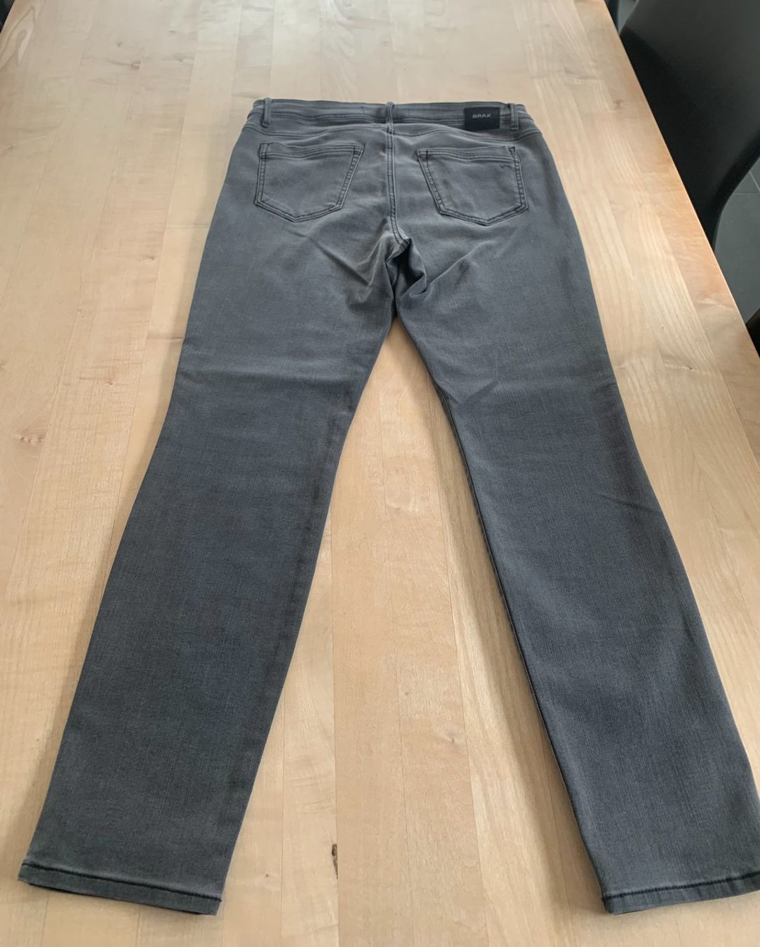 Brax Pantaloni: Damenhose grau (Cambio) Gr.40 – Nuovo (secondo la descrizione) da Azmoos venduto da Verwir64 1