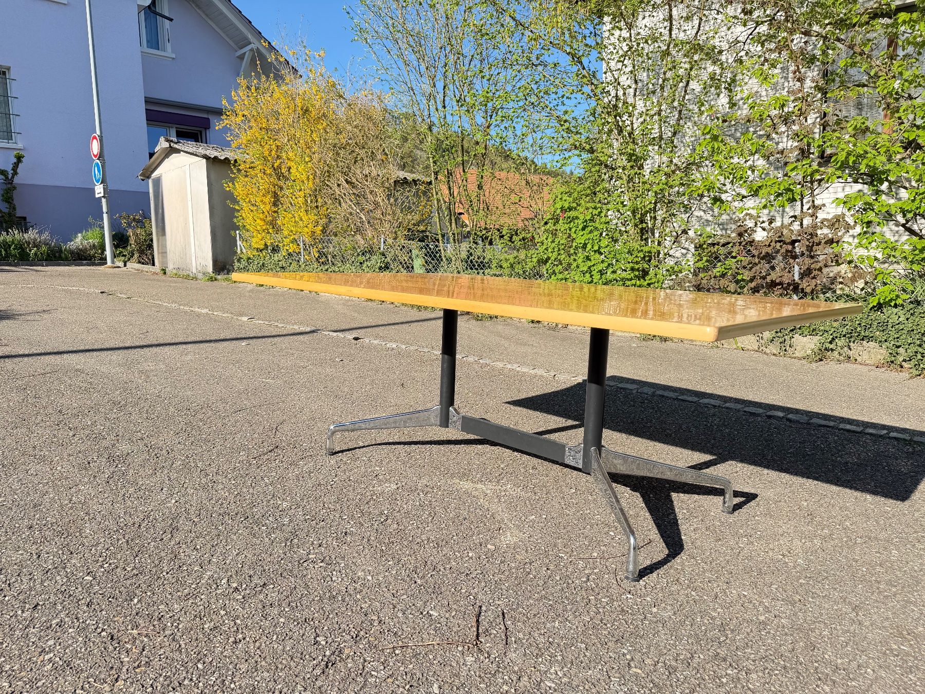 Eames Tavoli: Vitra Segmented Table / Konferenztisch - Charles & Ray Eames – Usato da Grenchen venduto da Design-Outlet 1