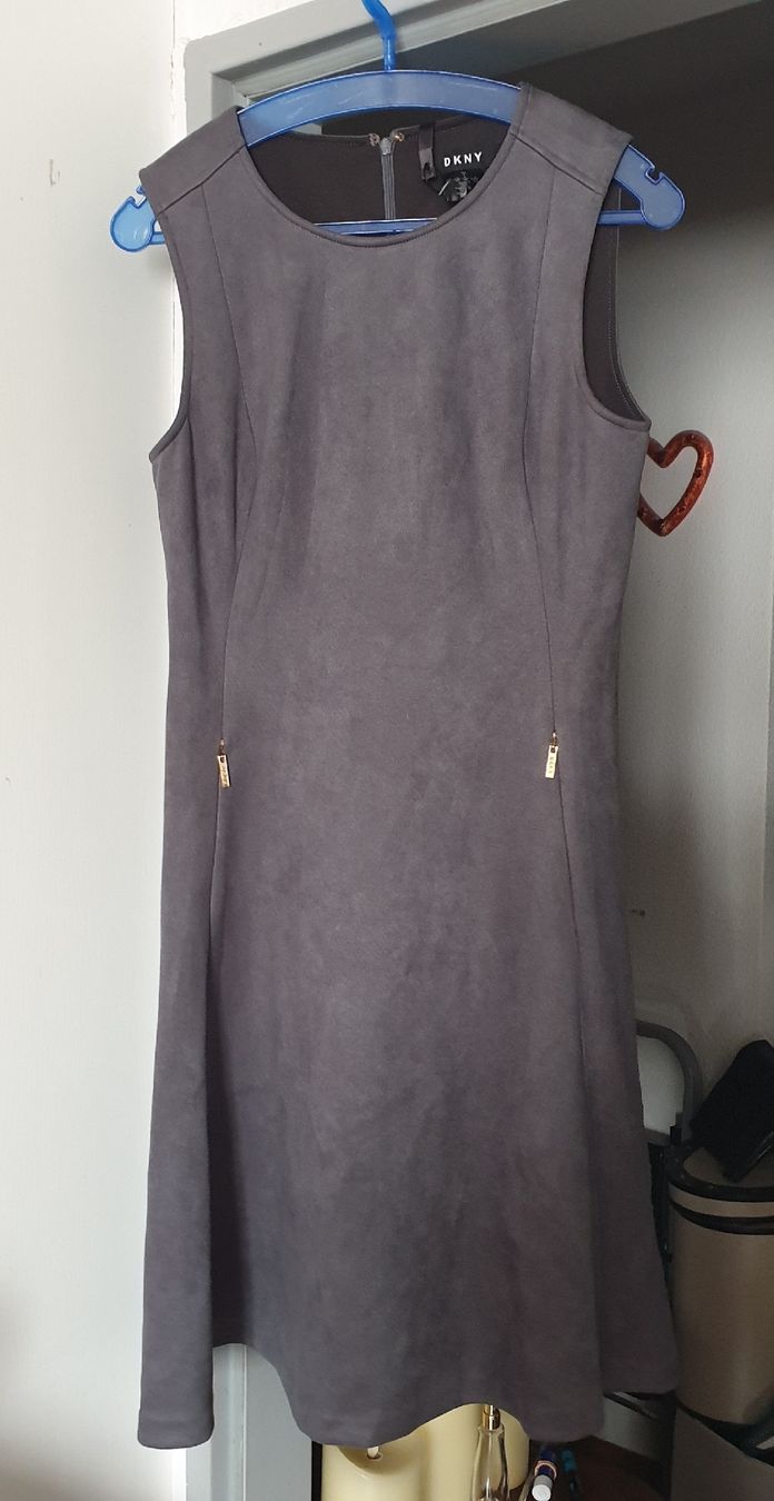 DKNY Vestiti: DKNY neues Kleid, Wildlederoptik Gr. 38 – Nuovo (secondo la descrizione) da Frenkendorf venduto da Moon111