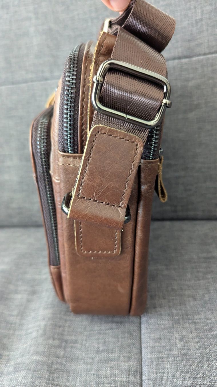 Taschen: Modische, kompakte Umhängtasche aus echtem Leder - NEU – Neu und originalverpackt aus Wichtrach von itstrue 2