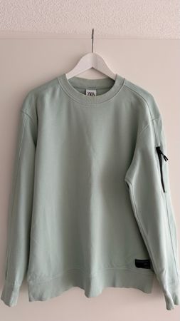 Pullover Zara mintgrün Grösse L mit Reissverschlusstasche