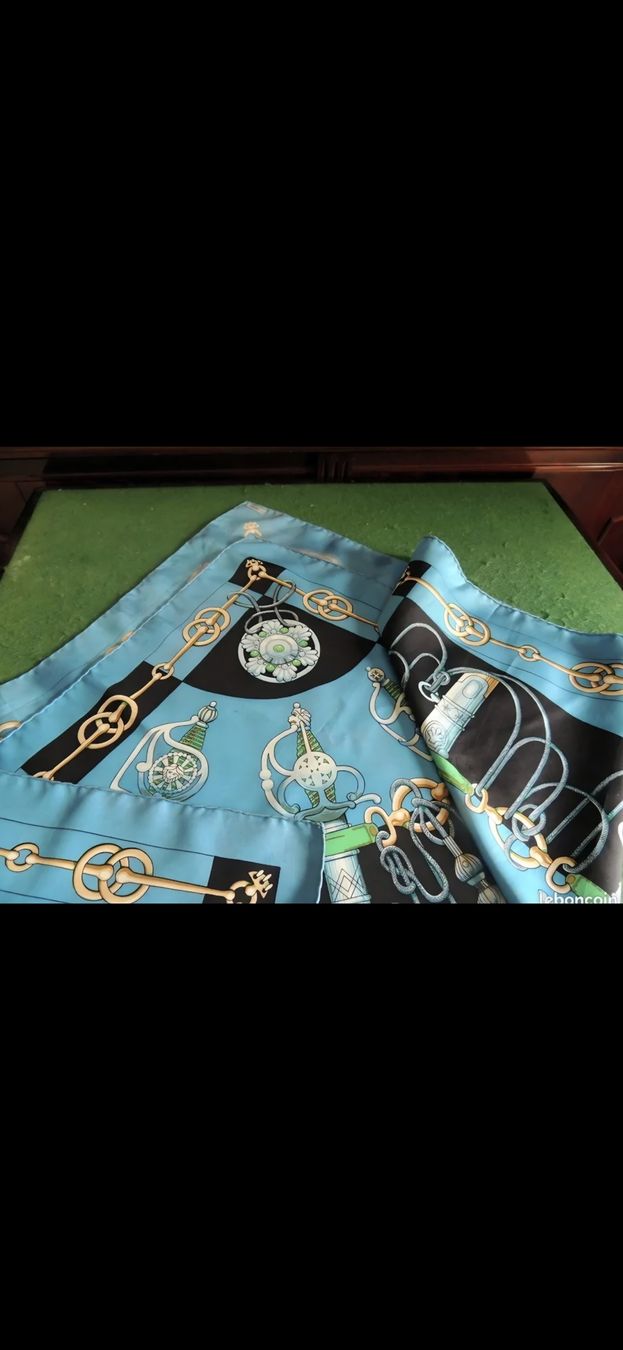 Hermès Foulard & Sciarpe: Hermès Seidentuch "Cliquetis", top Zustand, – Usato da Ibach venduto da ole_6whn 4