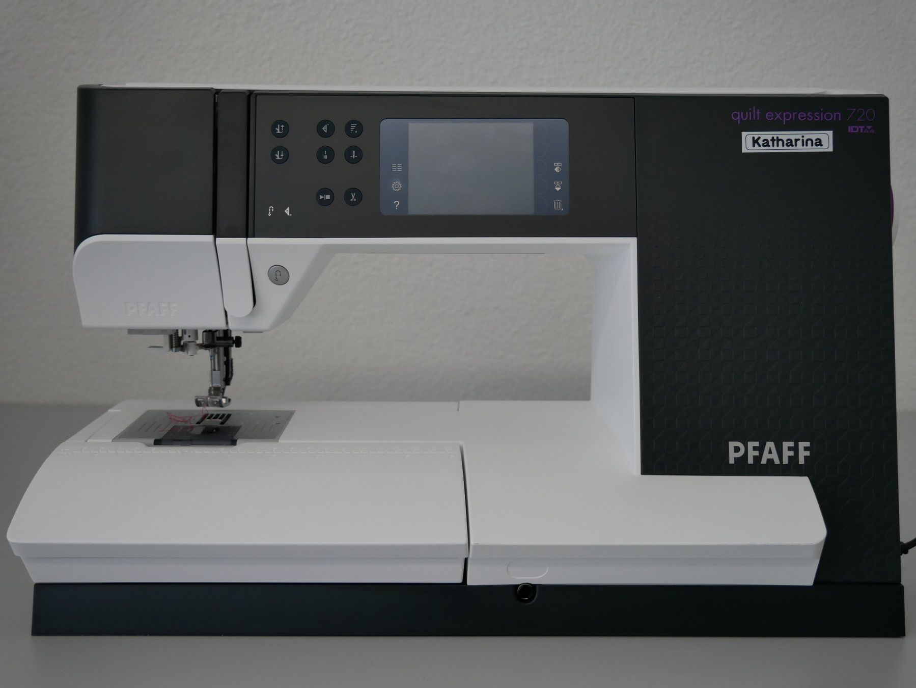 Macchine da cucire: Pfaff Nähmaschine, Quilt Expression 720 – Usato da Weinfelden venduto da Run_pdb8 2