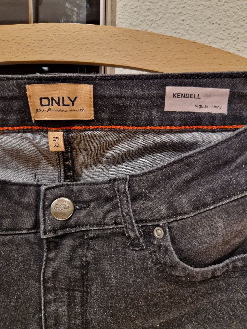 Only Jeans: Only Jeans mit Blumenstickereien – Usato da Luzern venduto da rebsi02 1