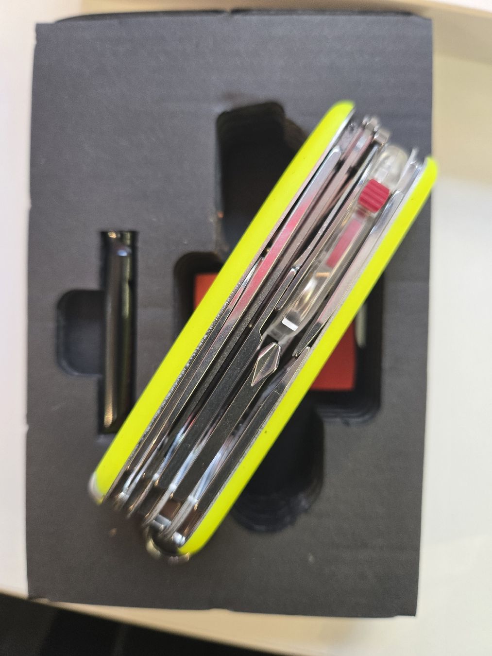 Victorinox Coltelli tascabile: Huntsman Lite Emergency Tool – Nuovo (secondo la descrizione) da Luzern venduto da Nini_862 4