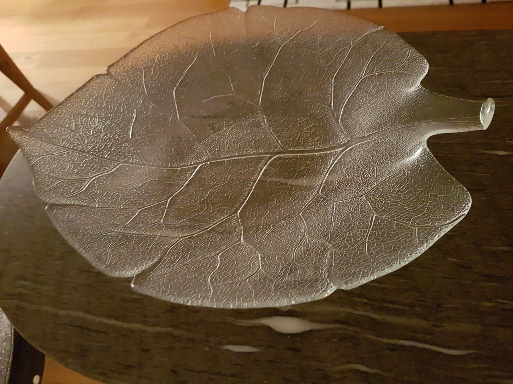 Servierplatten: Glasschale grosses Blatt – Gebraucht aus Adlikon von