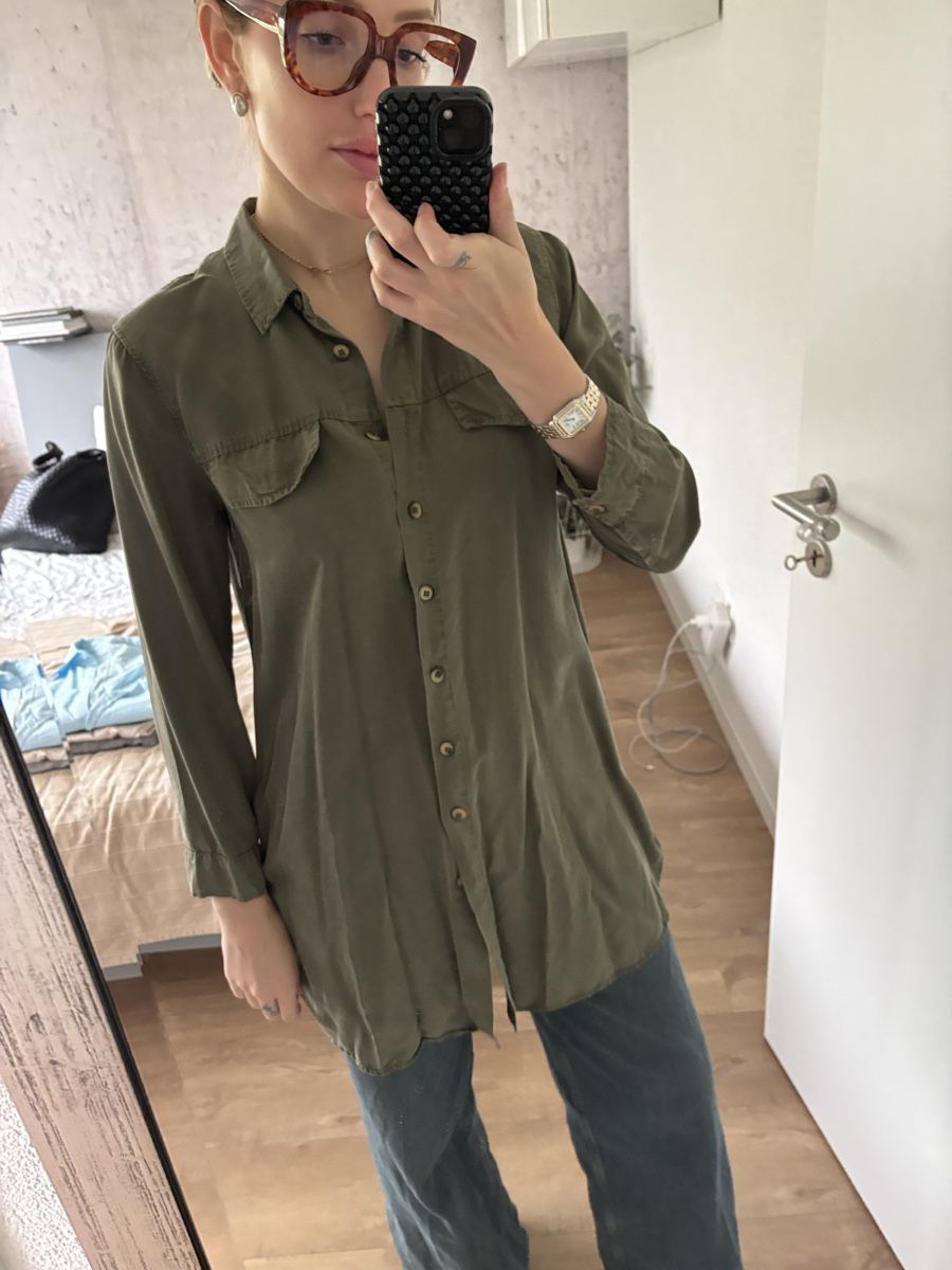 Pull&Bear Blusen: Chemise longue khaki pull&bear – Gebraucht aus Zürich von mps_9cp7