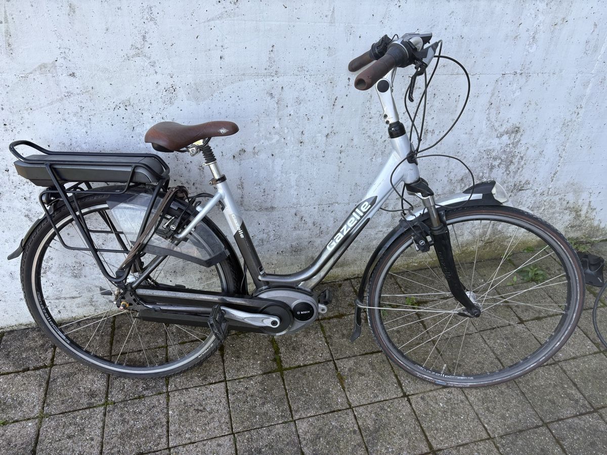 Velos: Gazelle Orange E-Bike, Bosch engine – Defekt aus Beckenried von barbuska